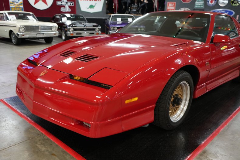 Pontiac-Other-1987-Red-Gray-31