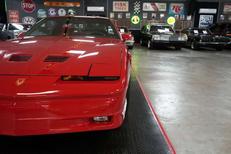 Pontiac-Other-1987-Red-Gray-32
