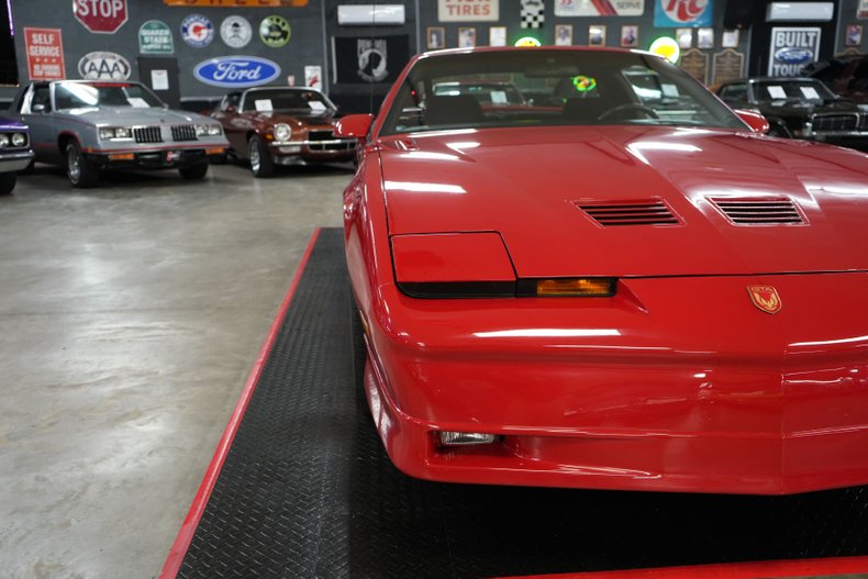 Pontiac-Other-1987-Red-Gray-33