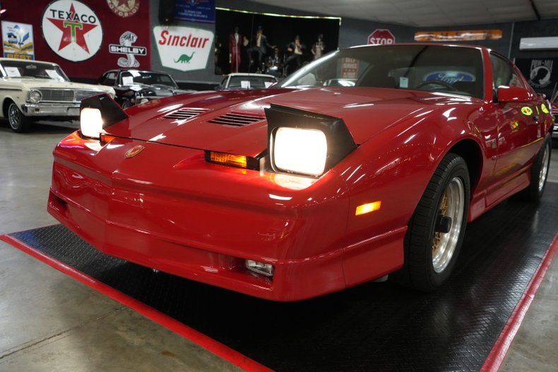Pontiac-Other-1987-Red-Gray-35