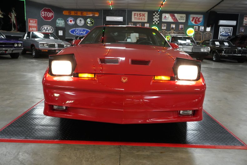 Pontiac-Other-1987-Red-Gray-36