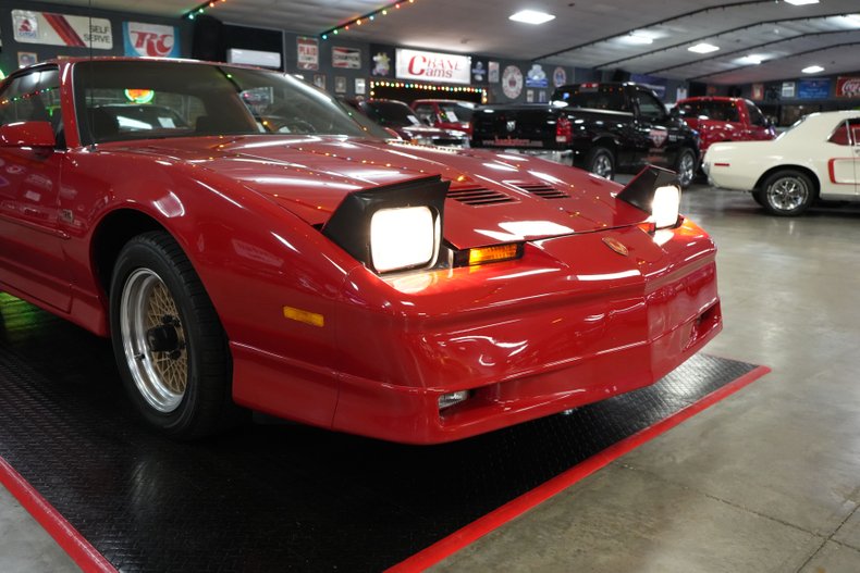Pontiac-Other-1987-Red-Gray-37