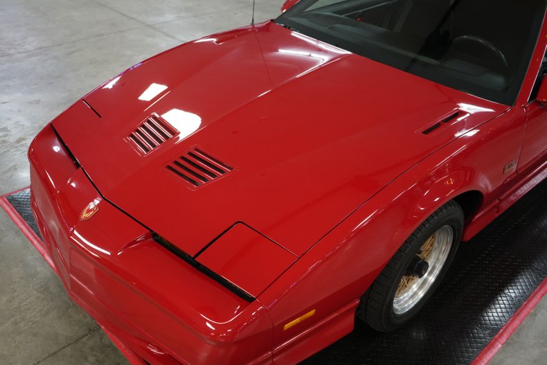 Pontiac-Other-1987-Red-Gray-39