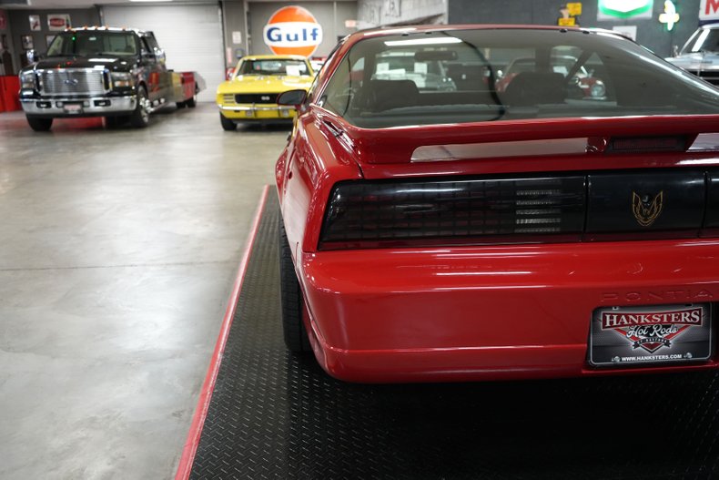 Pontiac-Other-1987-Red-Gray-45