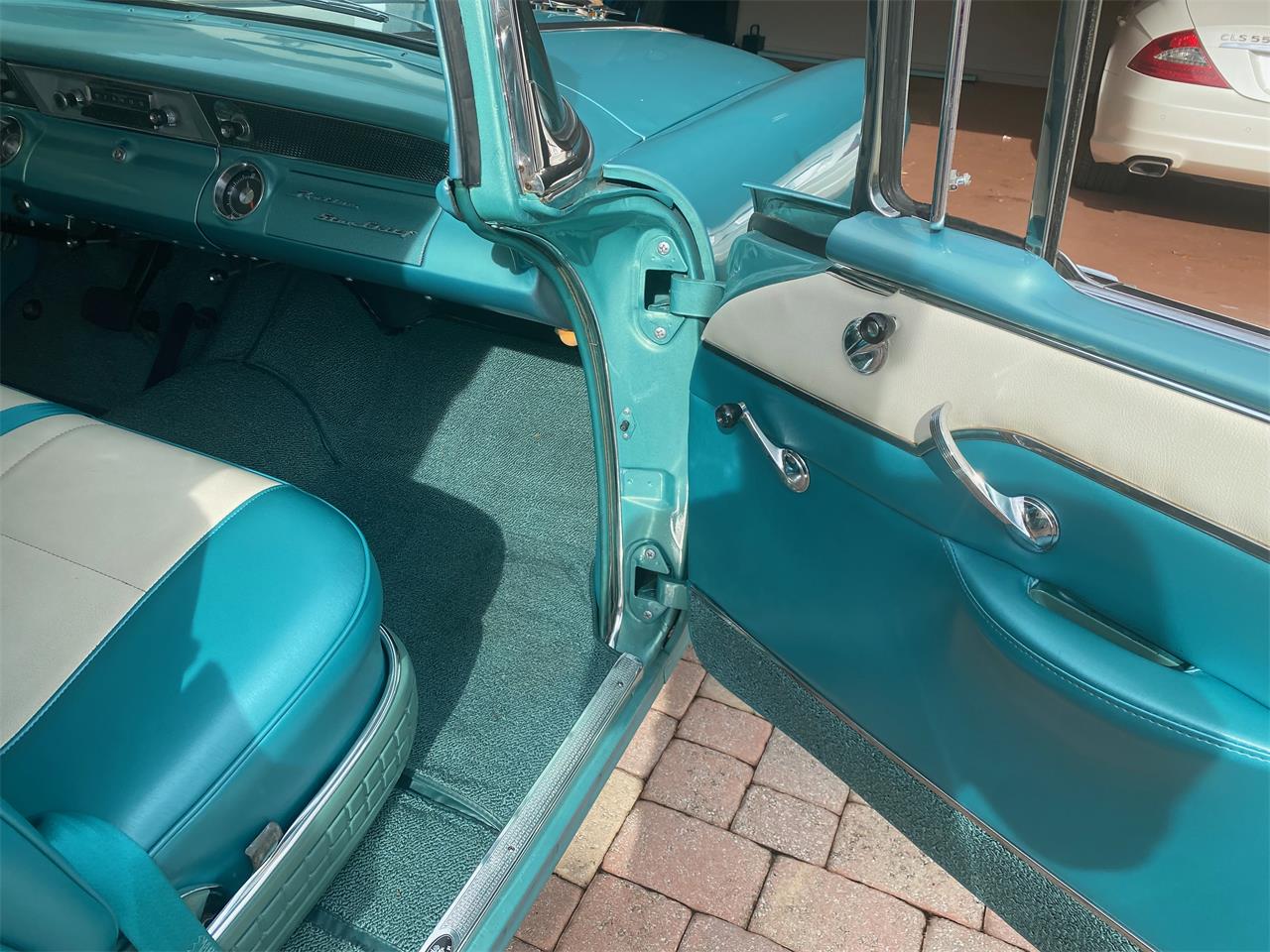 Pontiac-Star-chief-1955-Turquoise-with-cream-Turquoise-amp-white-12