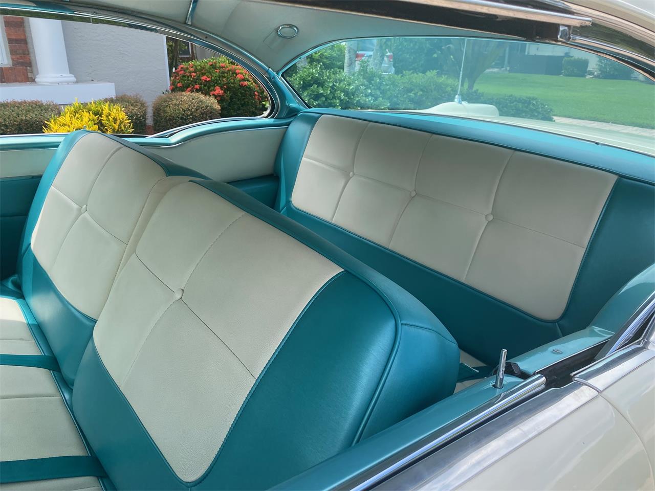 Pontiac-Star-chief-1955-Turquoise-with-cream-Turquoise-amp-white-17