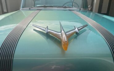 Pontiac-Star-chief-1955-Turquoise-with-cream-Turquoise-amp-white-25