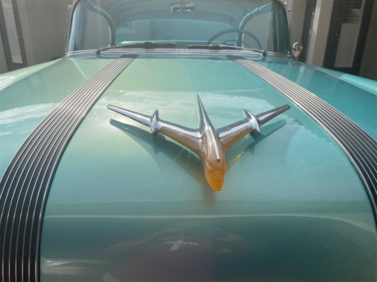 Pontiac-Star-chief-1955-Turquoise-with-cream-Turquoise-amp-white-25