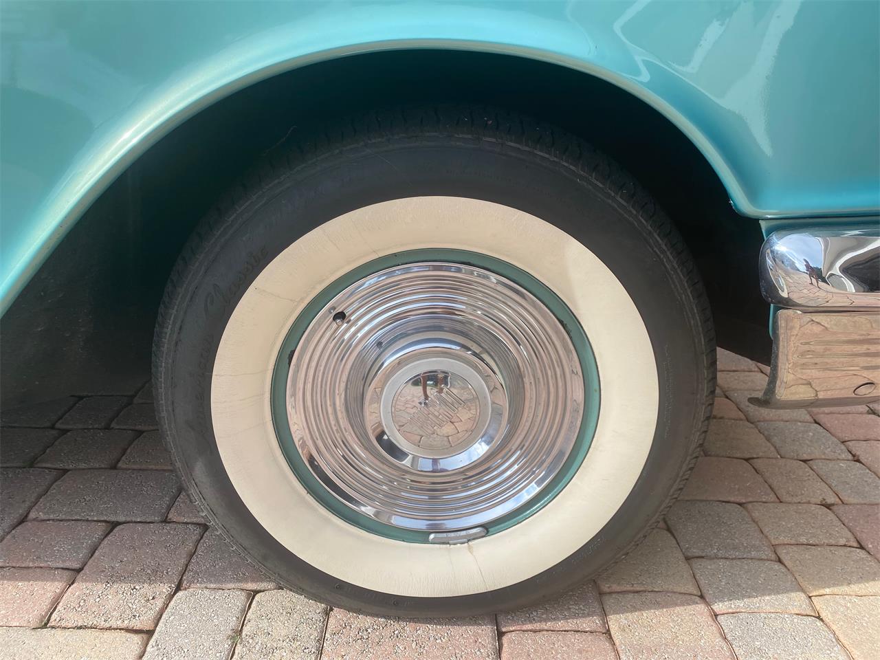 Pontiac-Star-chief-1955-Turquoise-with-cream-Turquoise-amp-white-3
