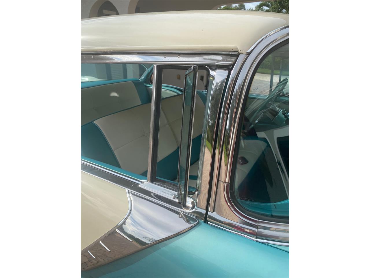 Pontiac-Star-chief-1955-Turquoise-with-cream-Turquoise-amp-white-32