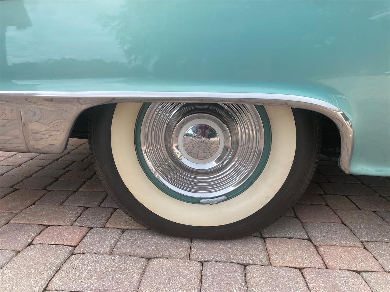 Pontiac-Star-chief-1955-Turquoise-with-cream-Turquoise-amp-white-34