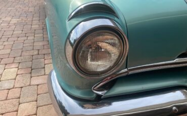 Pontiac-Star-chief-1955-Turquoise-with-cream-Turquoise-amp-white