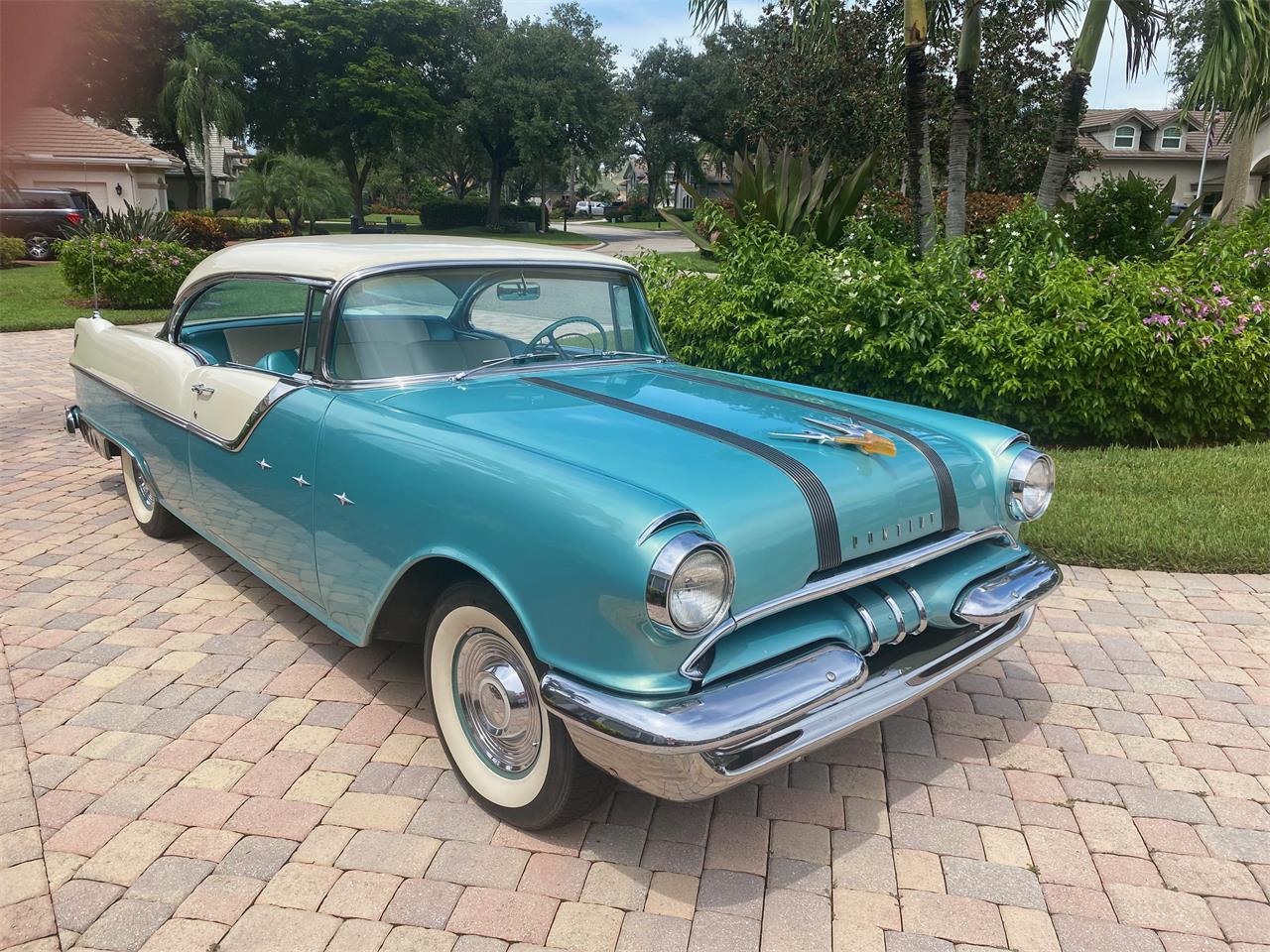 Pontiac-Star-chief-1955-Turquoise-with-cream-Turquoise-amp-white-8