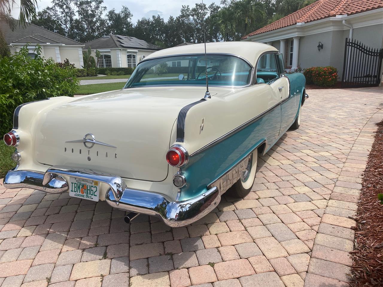 Pontiac-Star-chief-1955-Turquoise-with-cream-Turquoise-amp-white-9