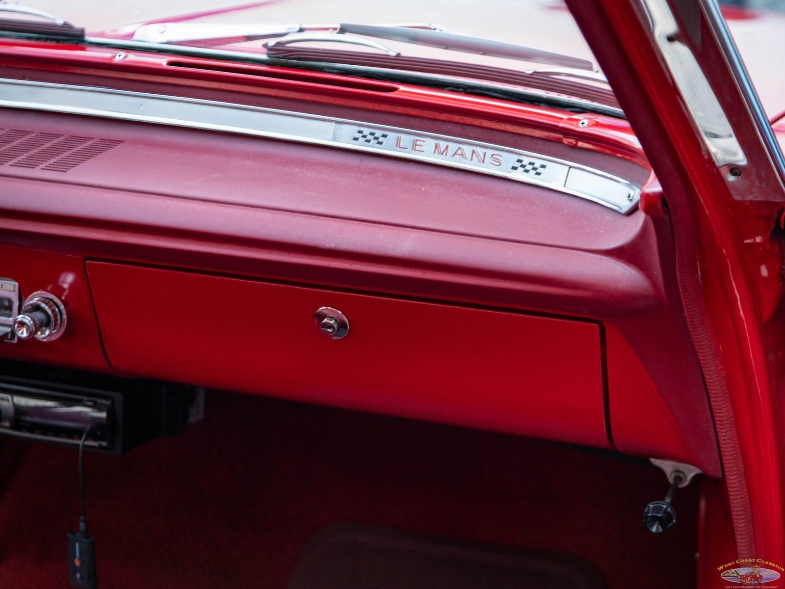 Pontiac-Tempest-Le-Mans-Sport-Coupe-1963-2-Door-Coupe-29