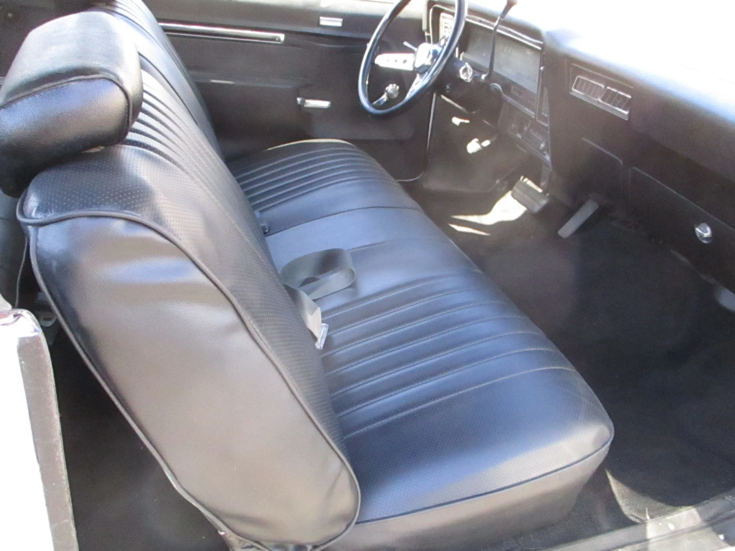 Pontiac-Ventura-1973-White-Black-2