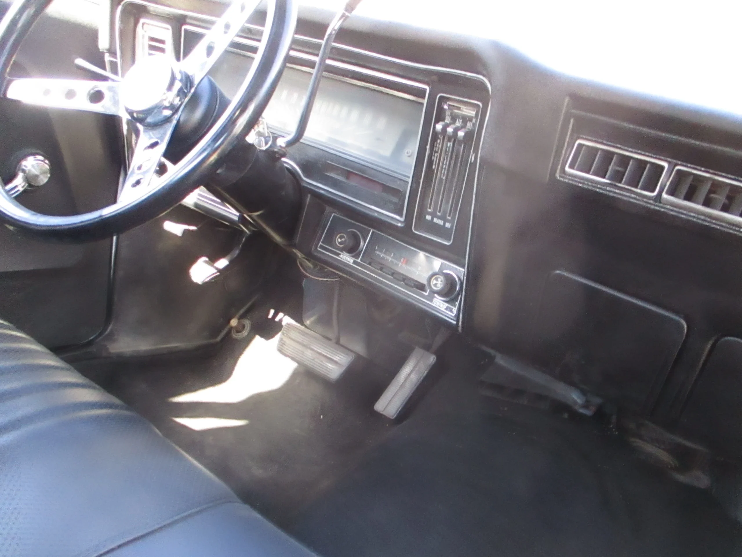 Pontiac-Ventura-1973-White-Black-3