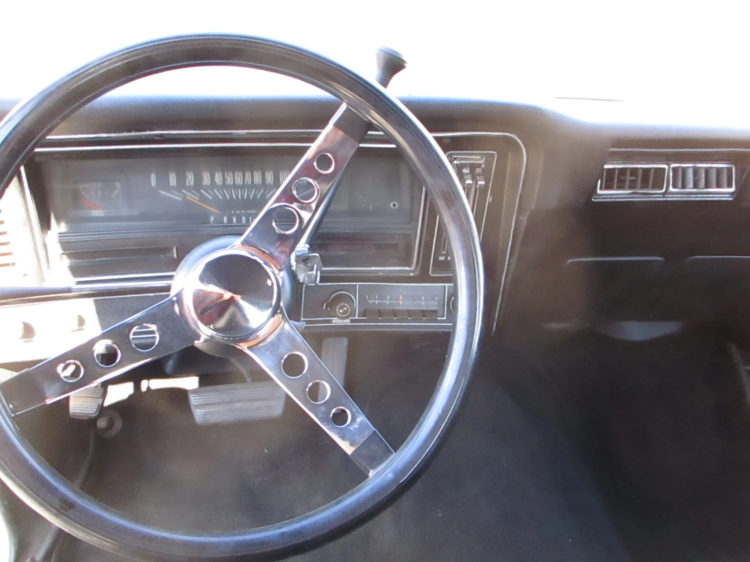 Pontiac-Ventura-1973-White-Black-4