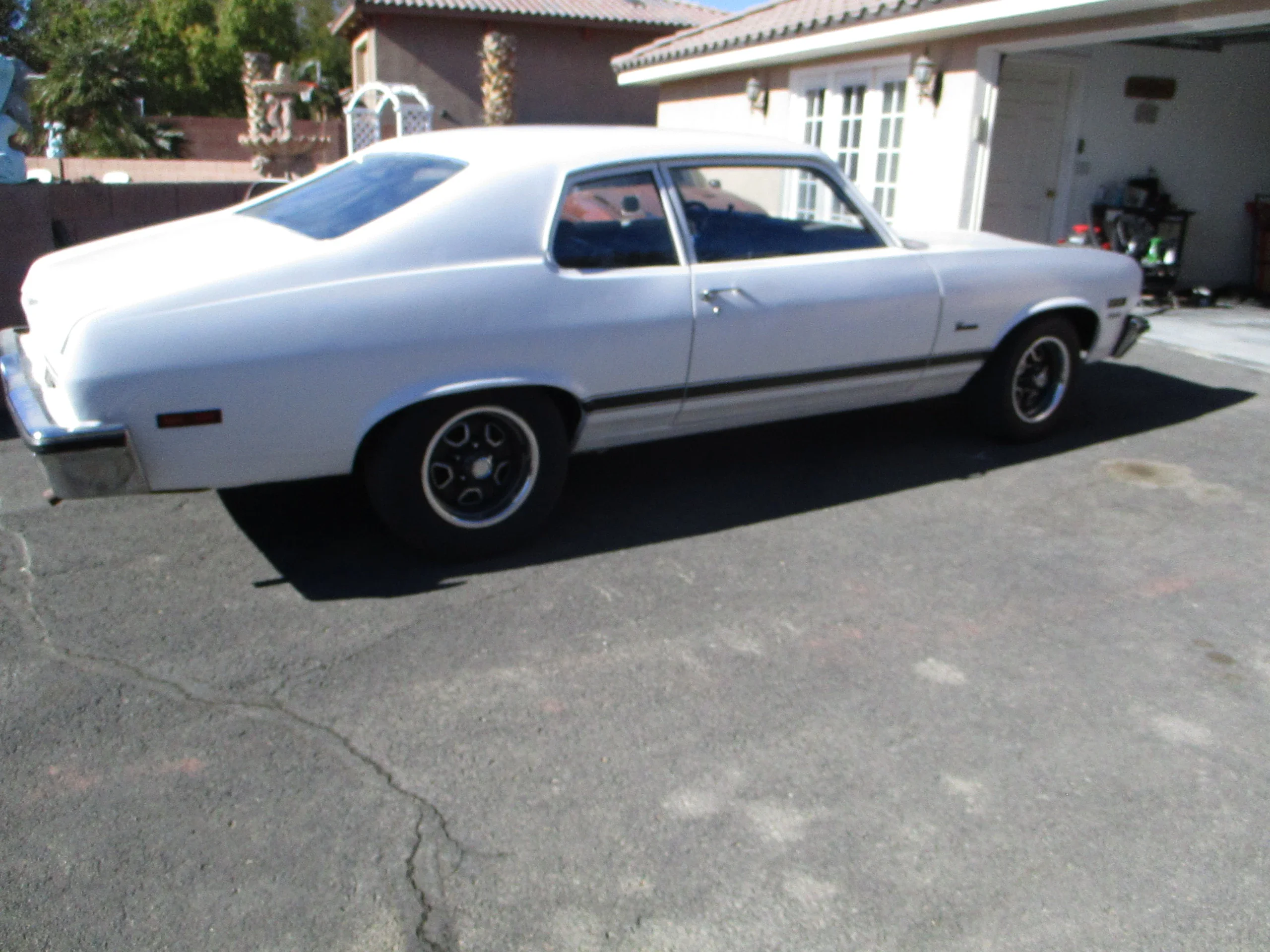 Pontiac-Ventura-1973-White-Black-6