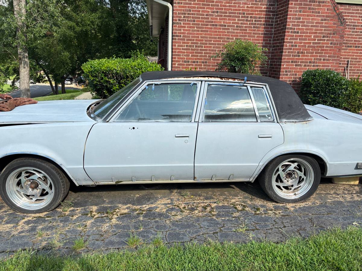 Pontiac-bonneville-1984-custom-1