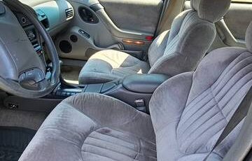 Pontiac-bonneville-1993-2