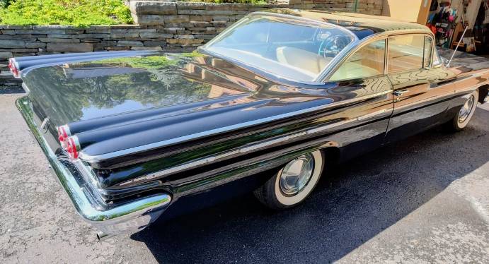 Pontiac-bonneville-sport-coupe-1960-black-2