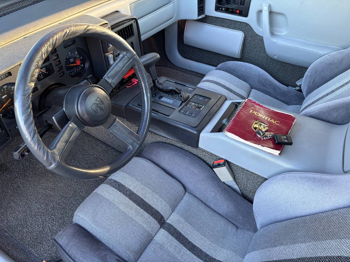 Pontiac-fiero-1984-black-1