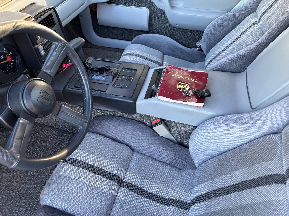 Pontiac-fiero-1984-black-2