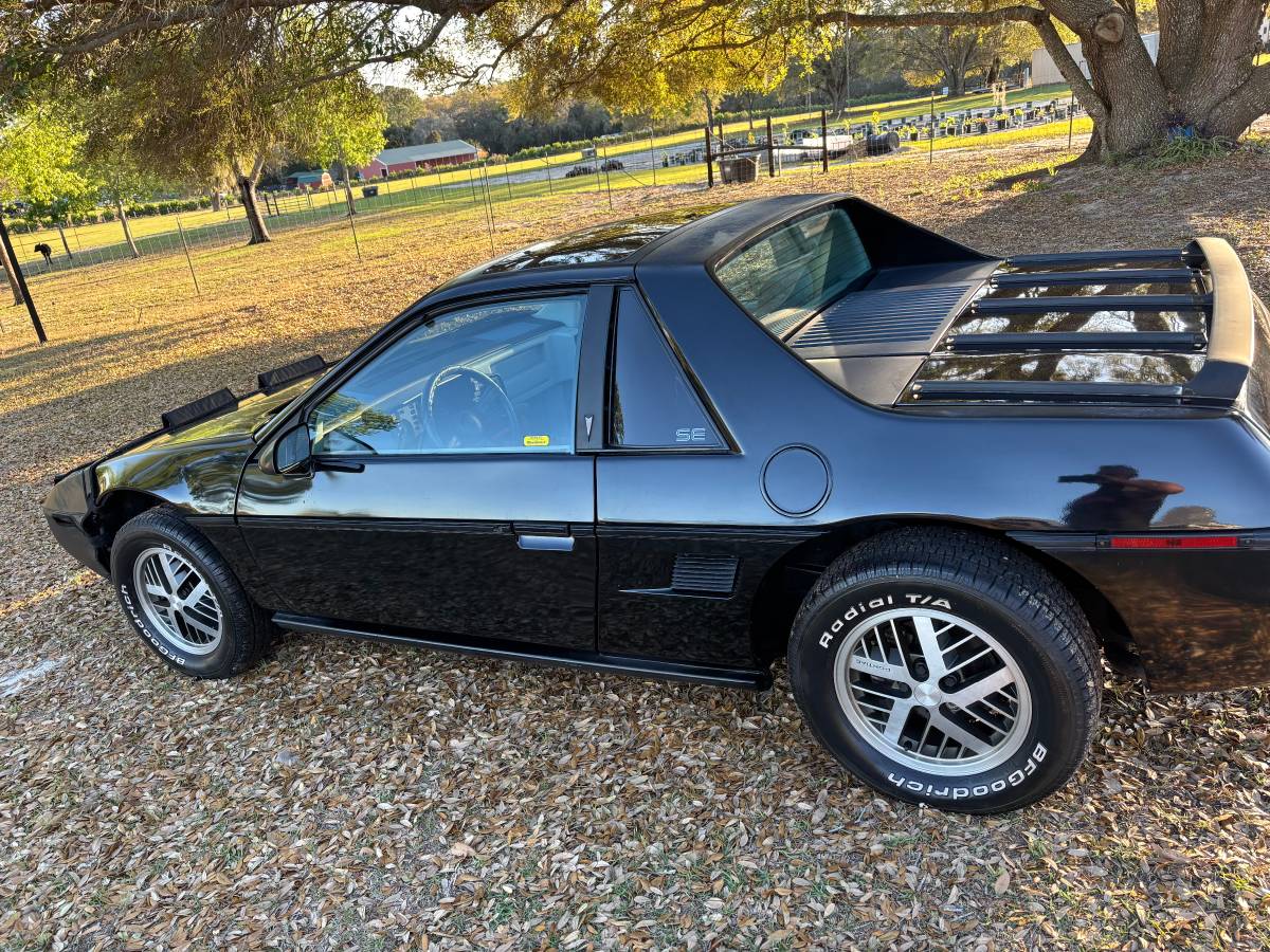 Pontiac-fiero-1984-black-6