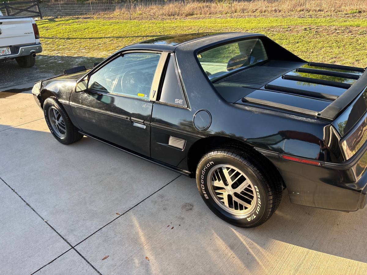 Pontiac-fiero-1984-black-7