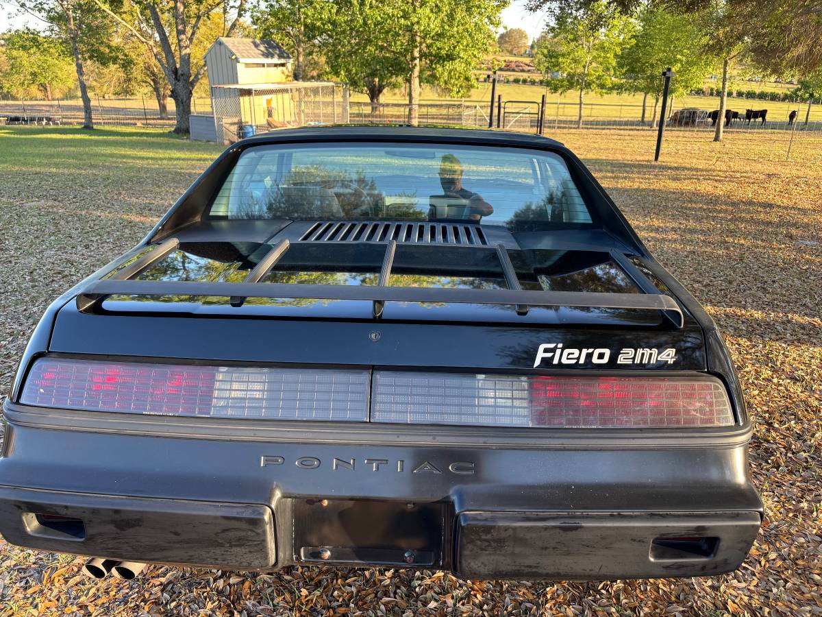 Pontiac-fiero-1984-black-8