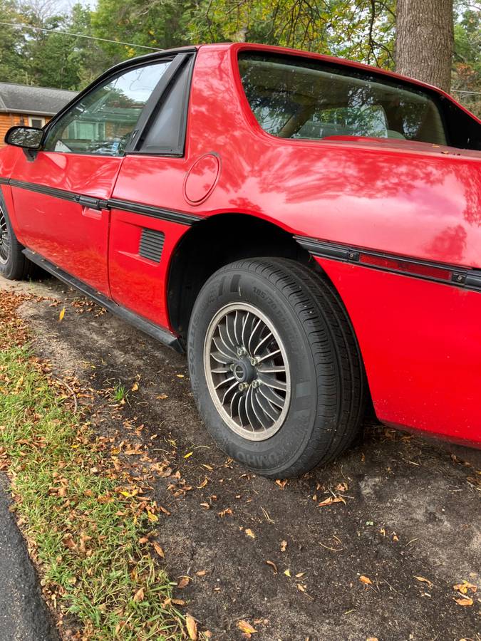 Pontiac-fiero-1985-3