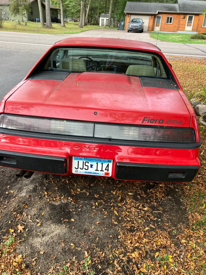 Pontiac-fiero-1985-4