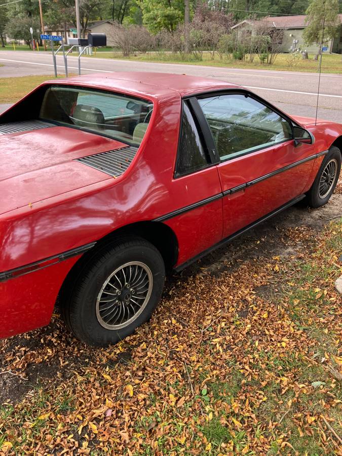 Pontiac-fiero-1985-5