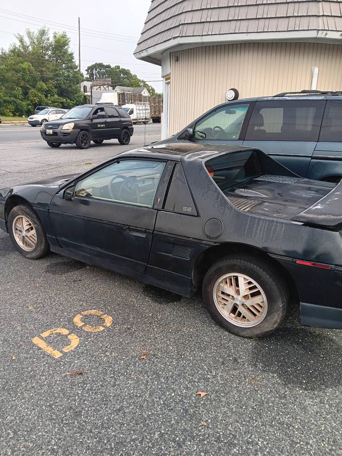Pontiac-fiero-1986-black