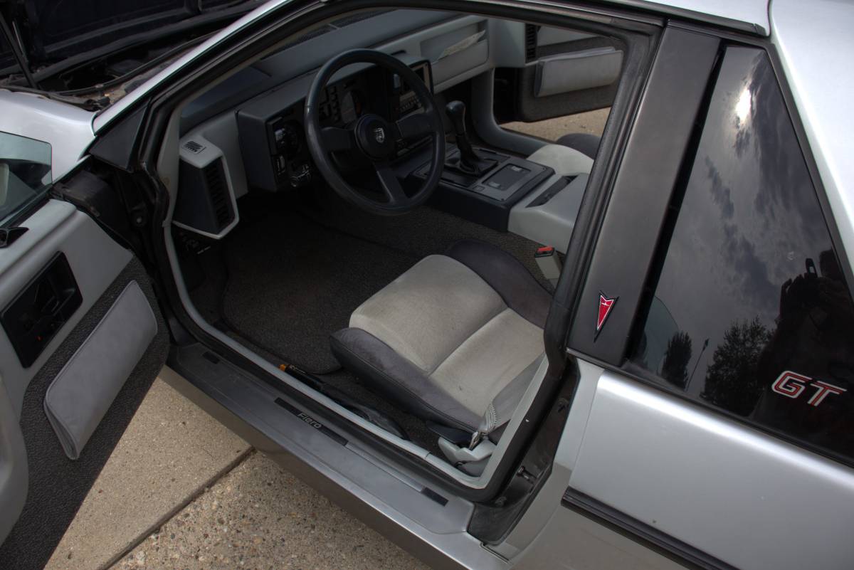 Pontiac-fiero-gt-1985-silver-14