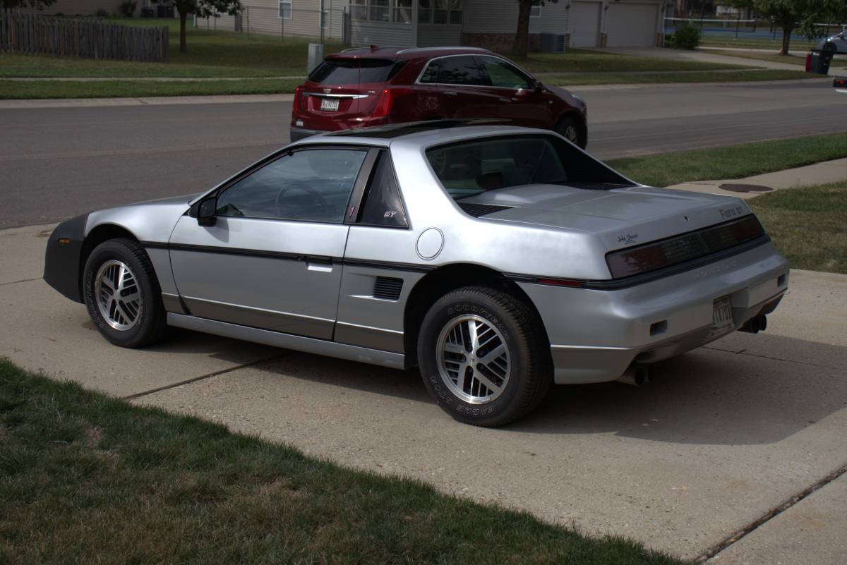 Pontiac-fiero-gt-1985-silver-19