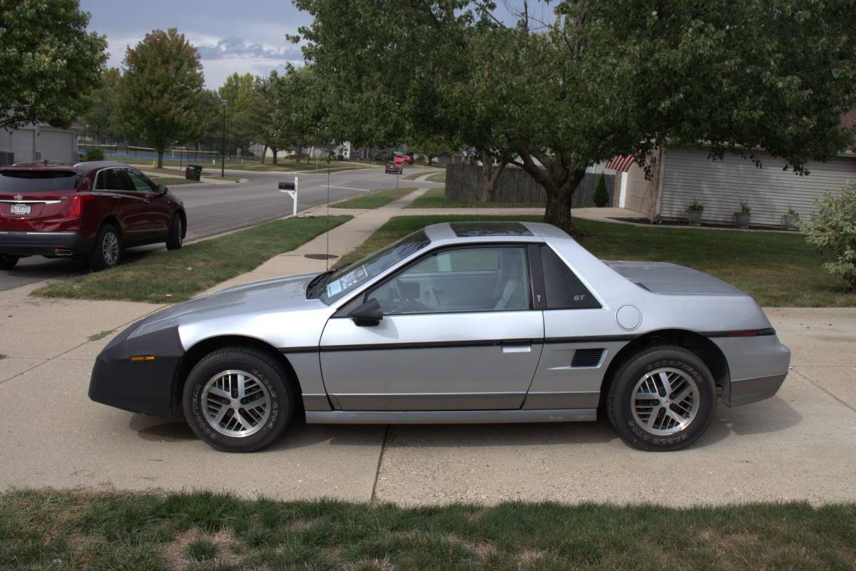 Pontiac-fiero-gt-1985-silver-2