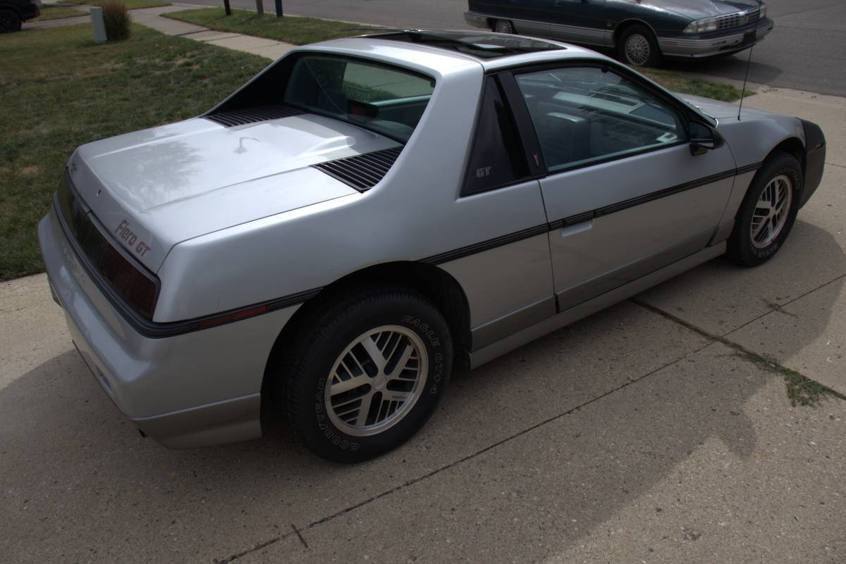 Pontiac-fiero-gt-1985-silver-21