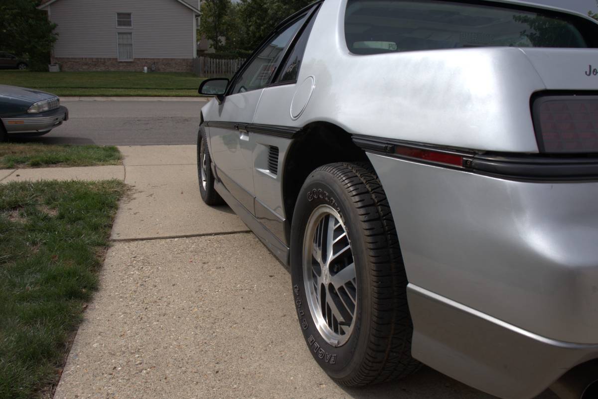 Pontiac-fiero-gt-1985-silver-23