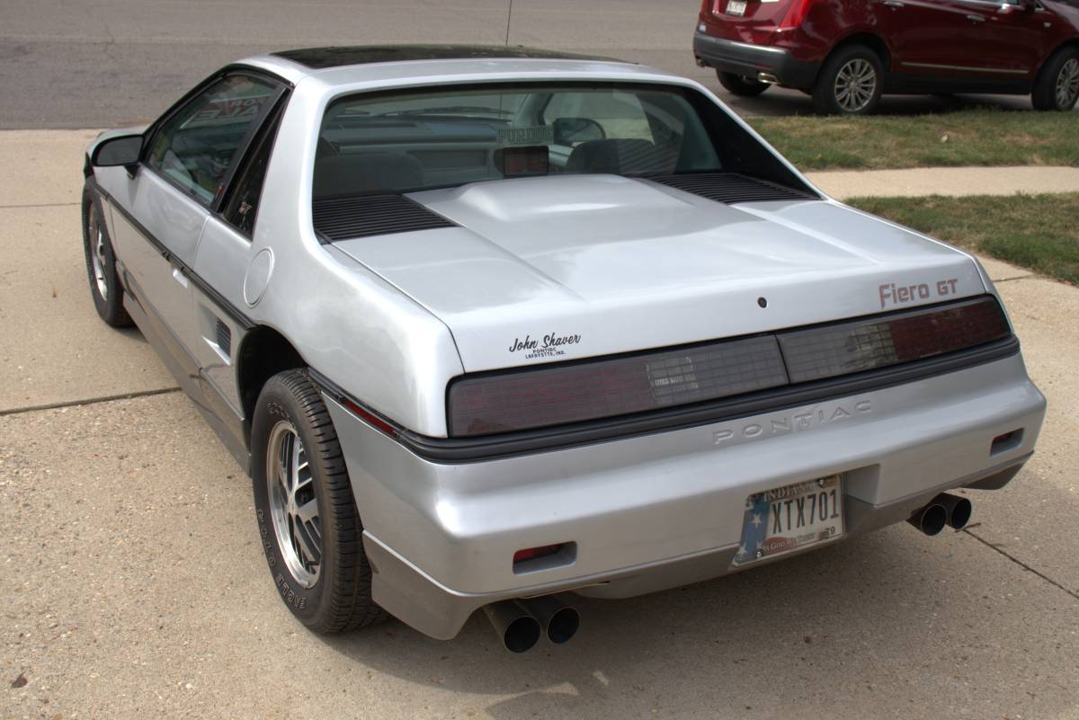 Pontiac-fiero-gt-1985-silver