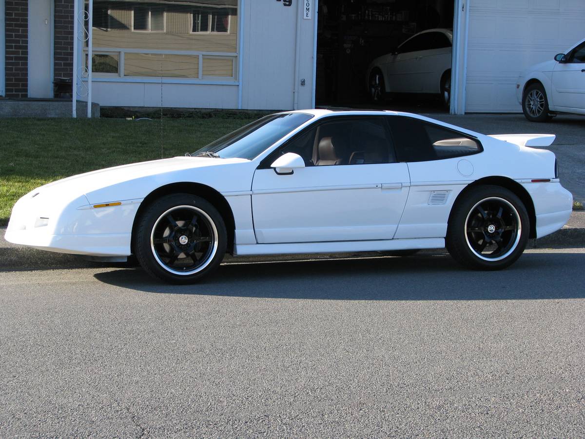 Pontiac-fiero-gt-1988-white-20