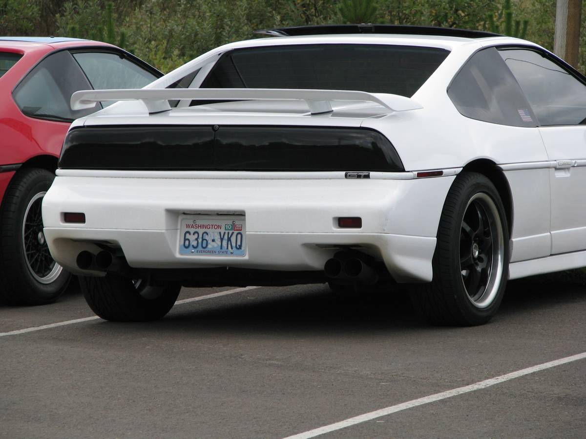 Pontiac-fiero-gt-1988-white-4