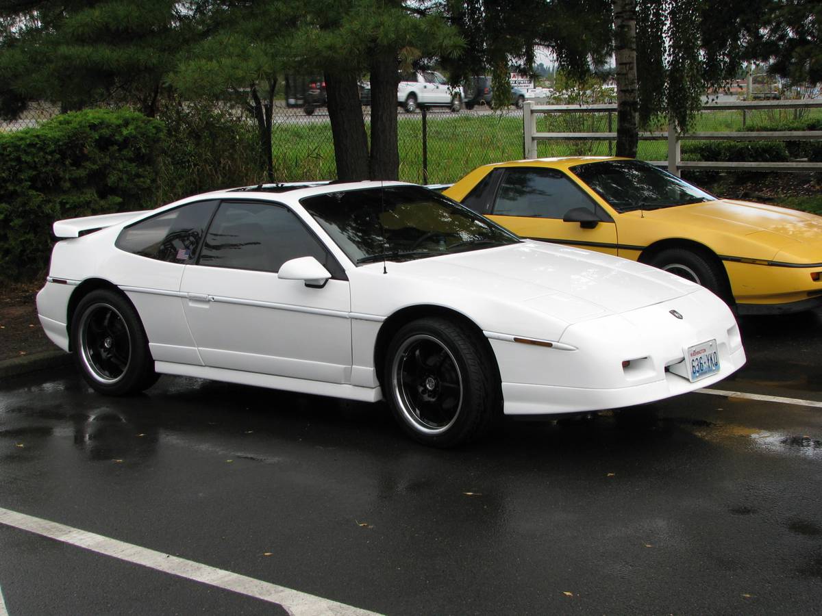 Pontiac-fiero-gt-1988-white-5
