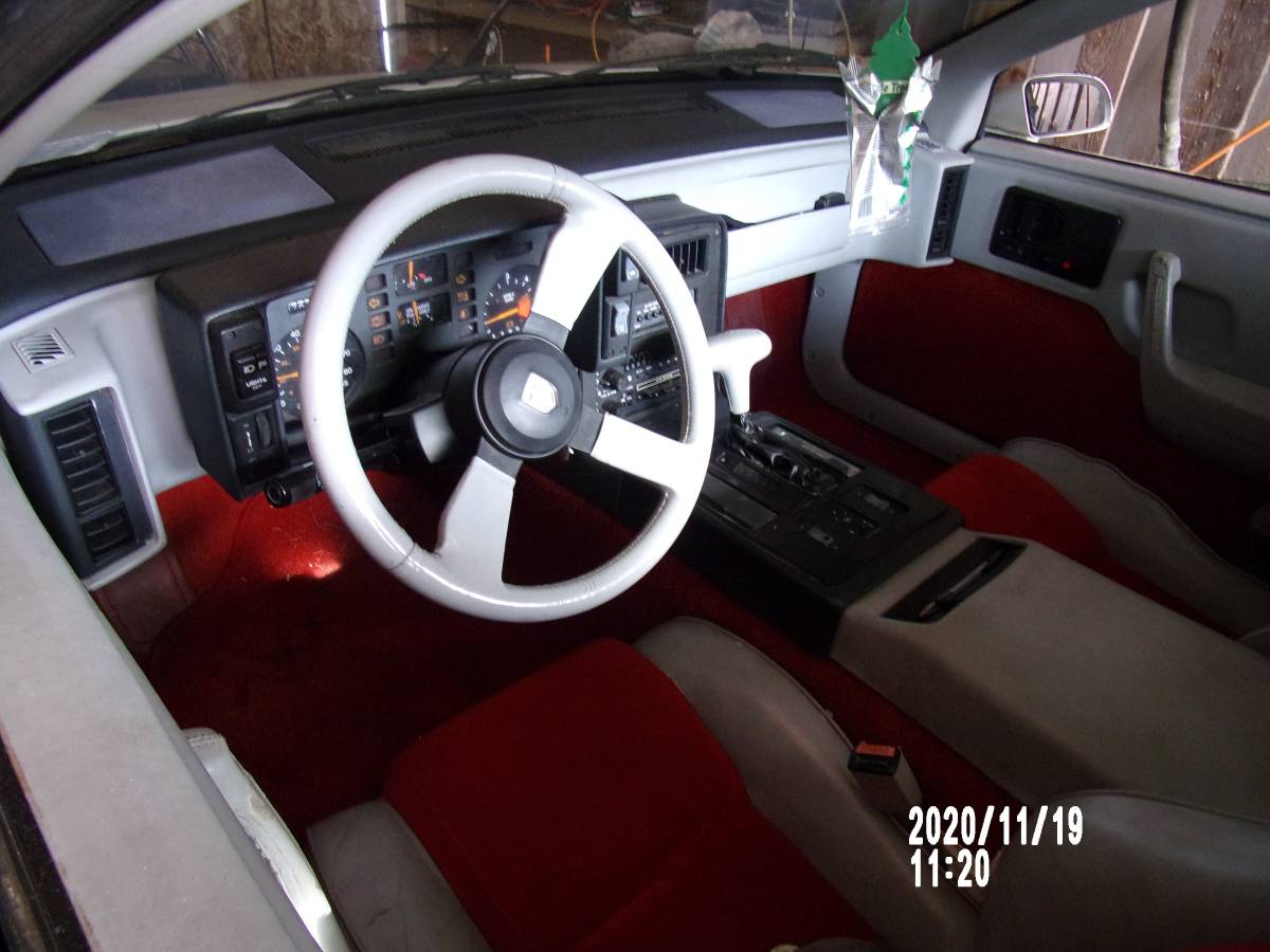 Pontiac-fiero-indy-pace-car-1984-white-1