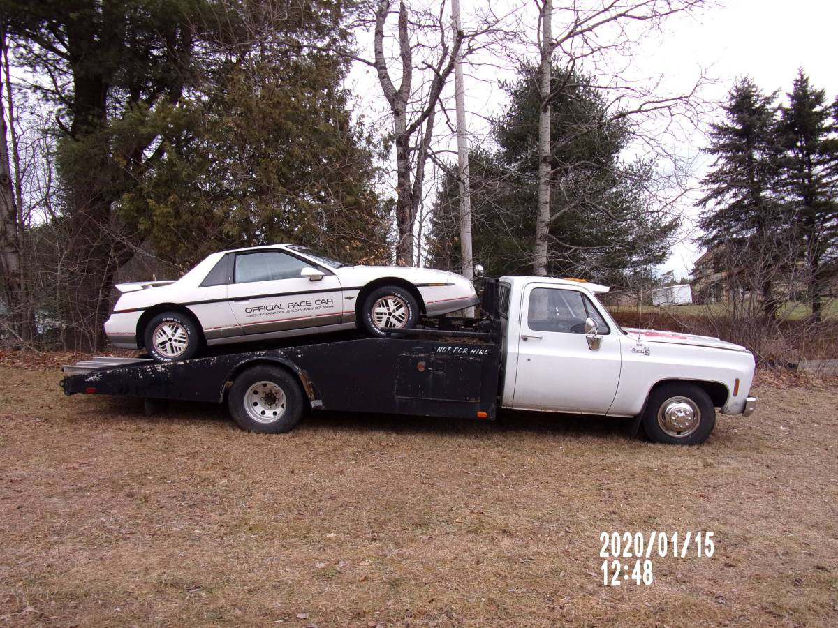 Pontiac-fiero-indy-pace-car-1984-white