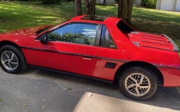 Pontiac-fiero-se-1985-red-1