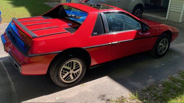 Pontiac-fiero-se-1985-red-2