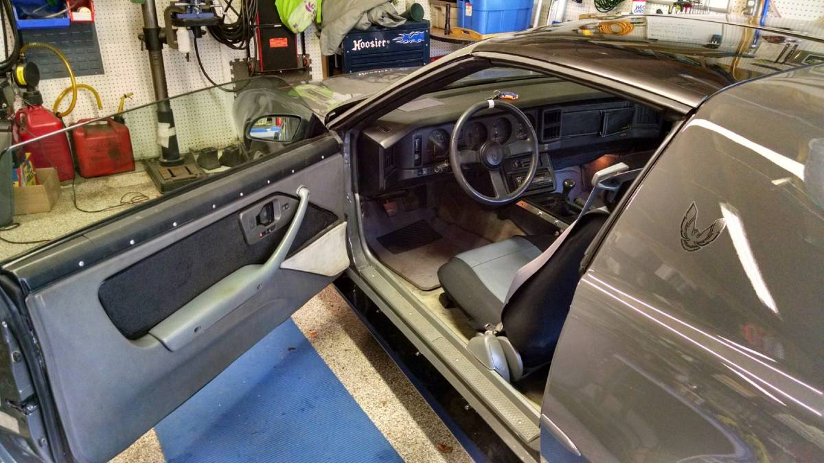 Pontiac-firebird-1987-grey-2