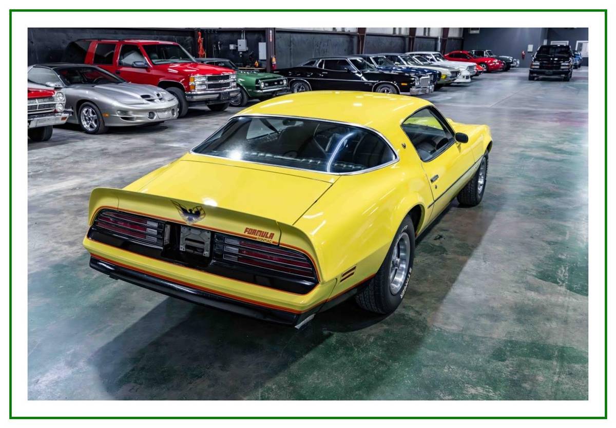 Pontiac-firebird-formula-1976-yellow-30